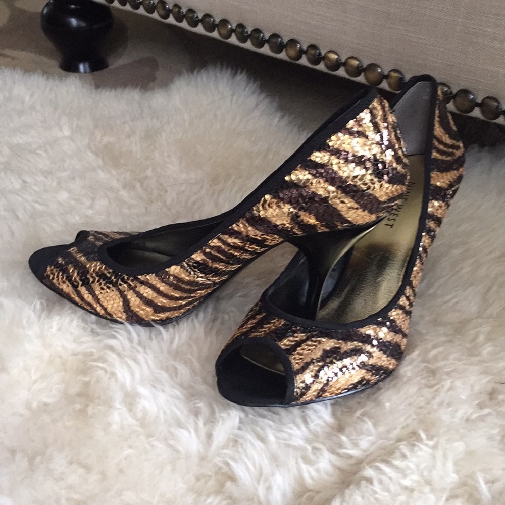 NEW Nine West sequin Peeptoe Pumps
